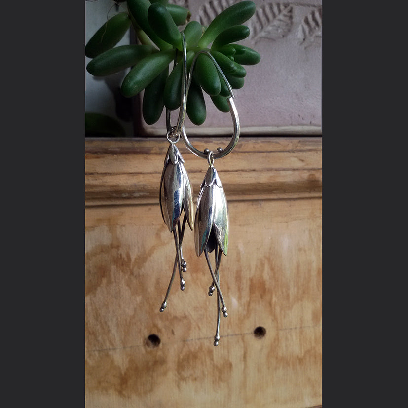 Flower drop earrings