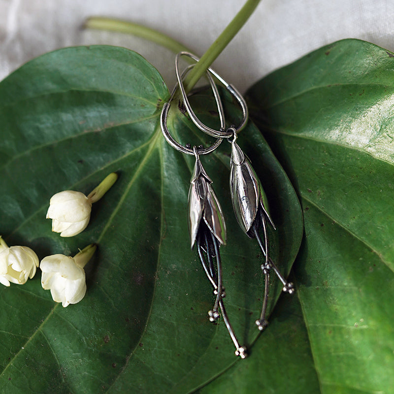 Flower drop earrings